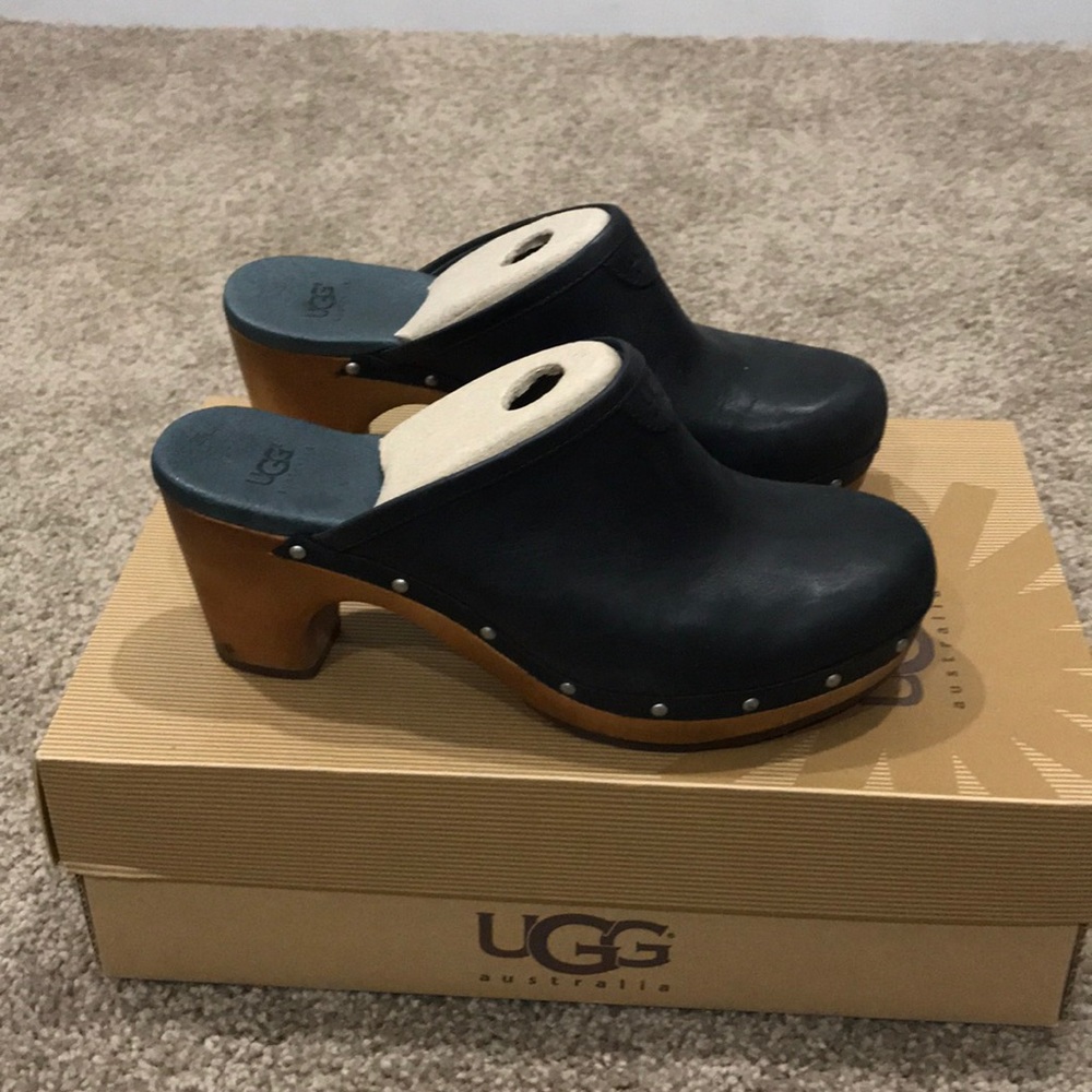 UGG ABBIE CLOGS